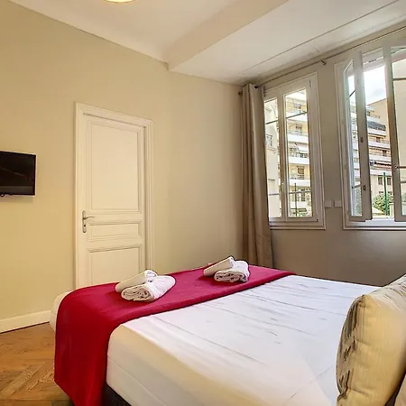 Nestor&Jeeves - Palais Arnulf - Central - Very Close Sea Apartment *